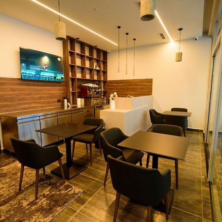 Hotel Zeneli Vlora Kültér fotó