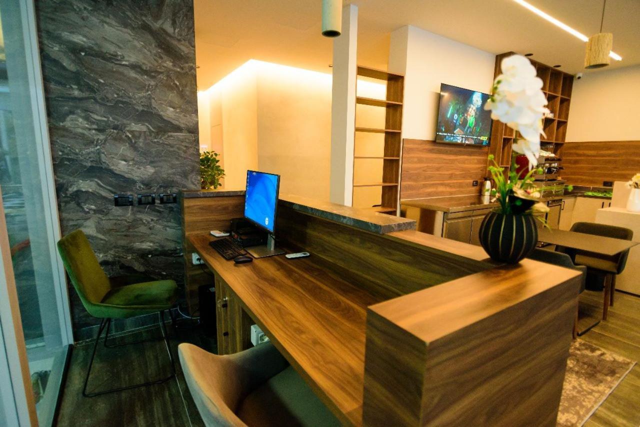 Hotel Zeneli Vlora Kültér fotó